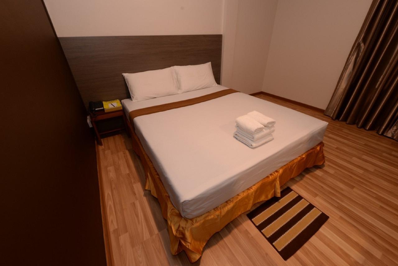 Min Nandar Garden Hotel Thanlyin Esterno foto