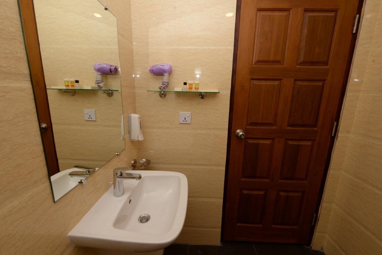 Min Nandar Garden Hotel Thanlyin Esterno foto